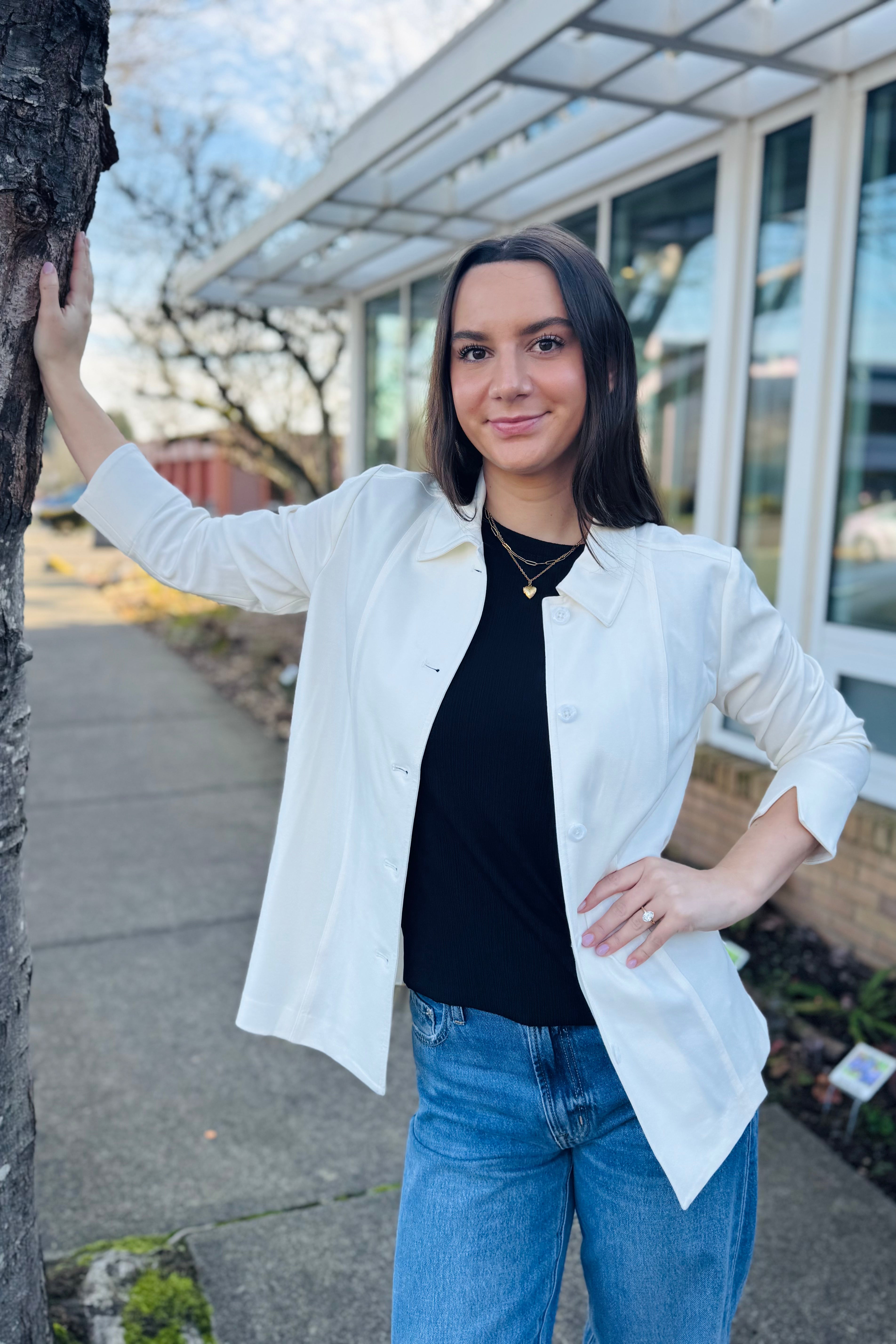 The perfect jacket to transition you from the colder months to spring. What a perfect 3/4 sleeve jacket to dress up or down. A chic way to elevate your outfit that Arktana customers love!
