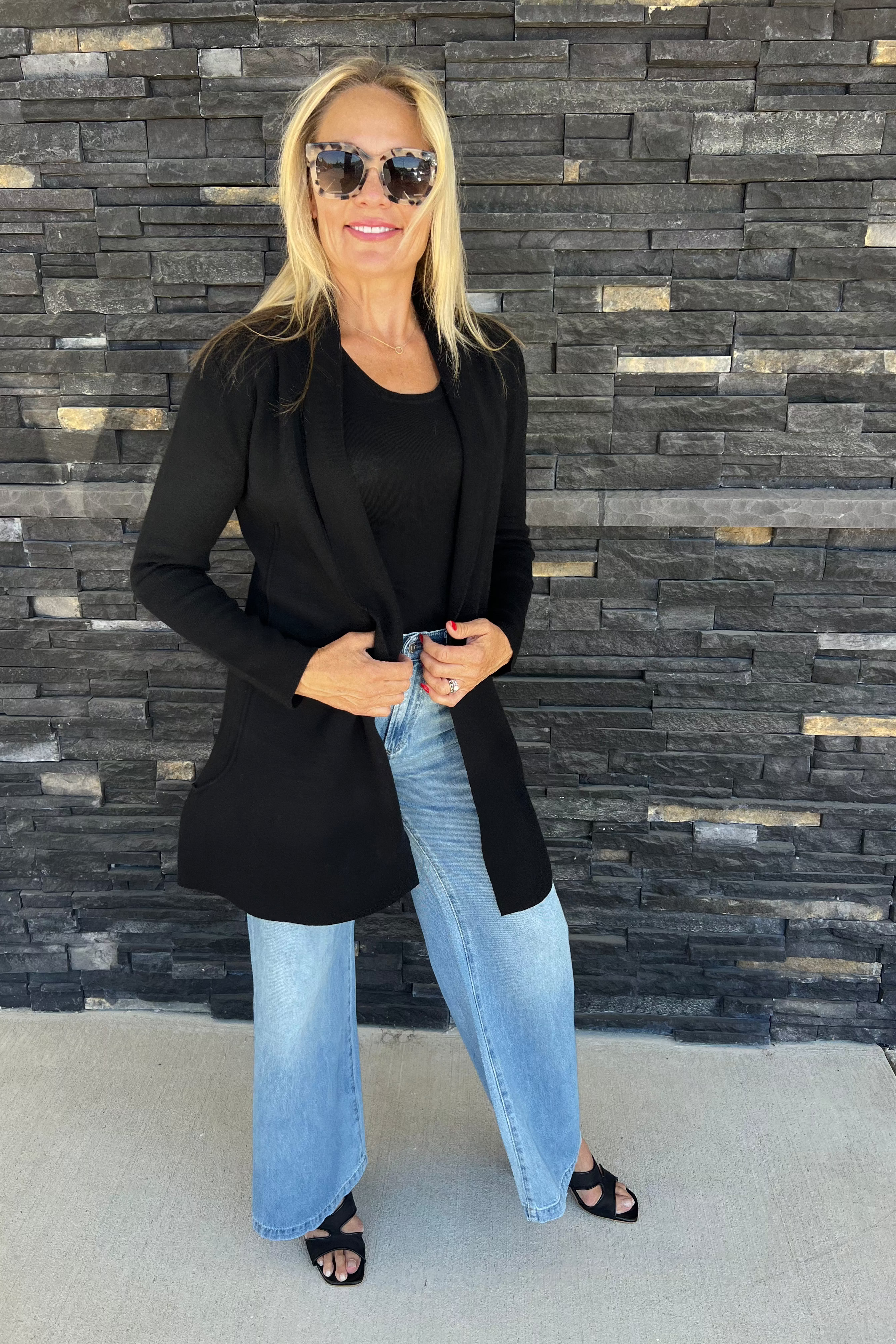 Experience the must-have transition piece for the fall season - the pure amici stripe crew. Its long sleeves and soft, breathable fabric provide ultimate comfort while the crew neck and stylish fit add a touch of fashion. Embrace both comfort and style with this versatile top.