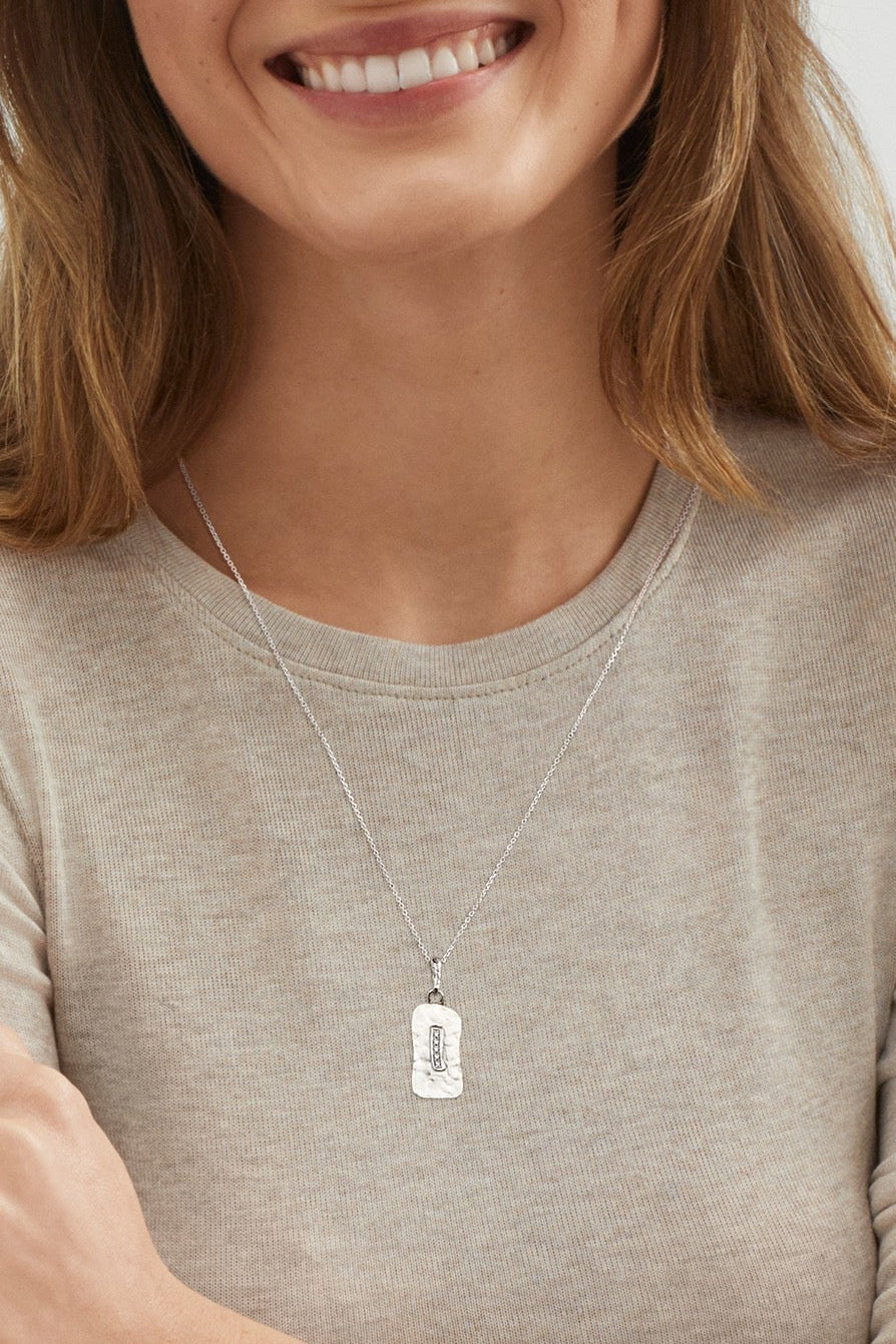 One Line Necklace