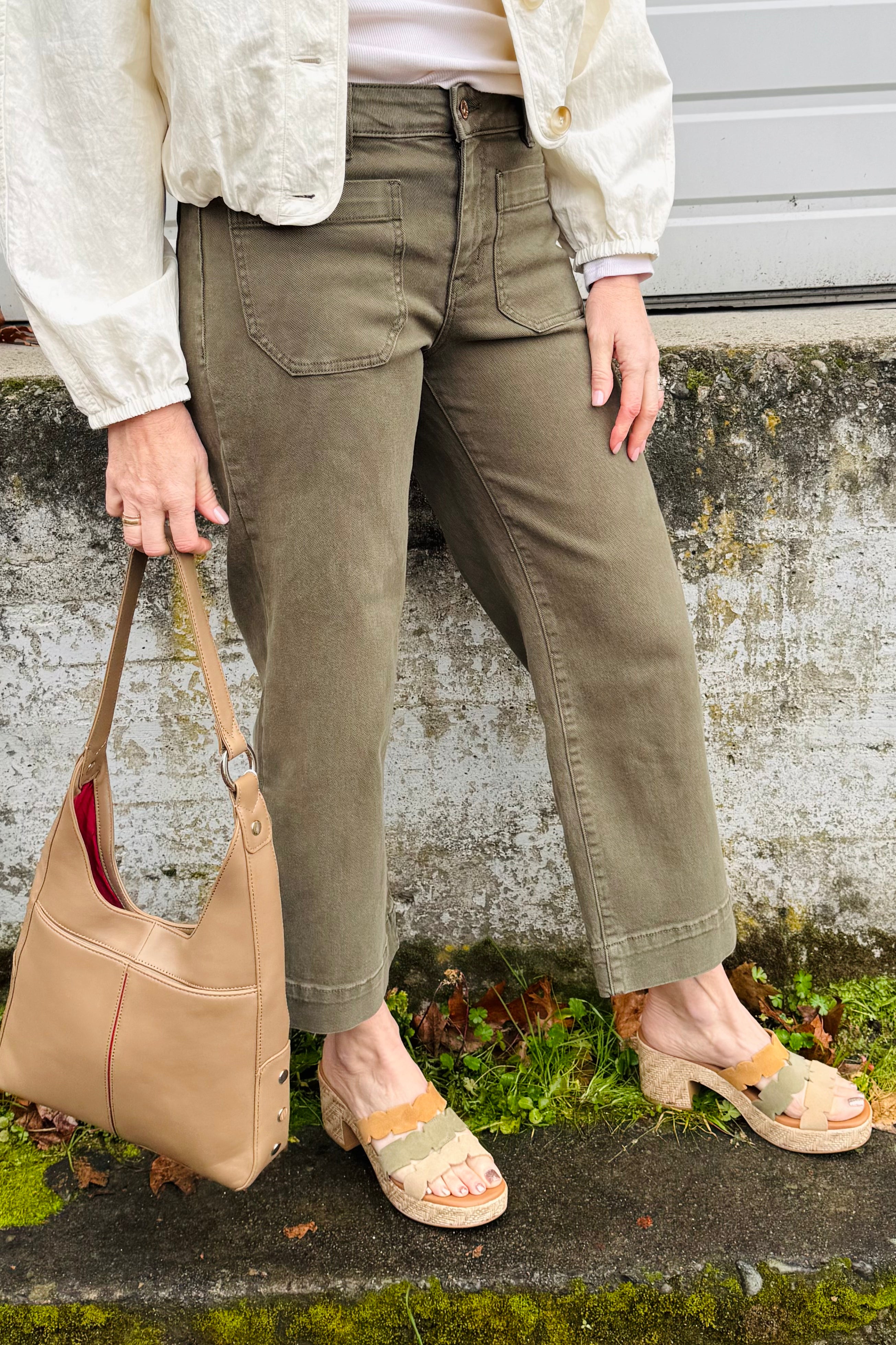 The Sanctuary Marine Pant is one of Arktanas Favorites! They are the perfect length and a beauiful Olive green color which we find is a True neutral Color and pairs perfectly with all of your favorite tops! Wear them out with you on errands or pack them with you for a trip!