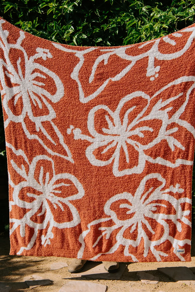 Sundream Hibiscus DreamPlush throw blanket in Rusted Red – photo 2