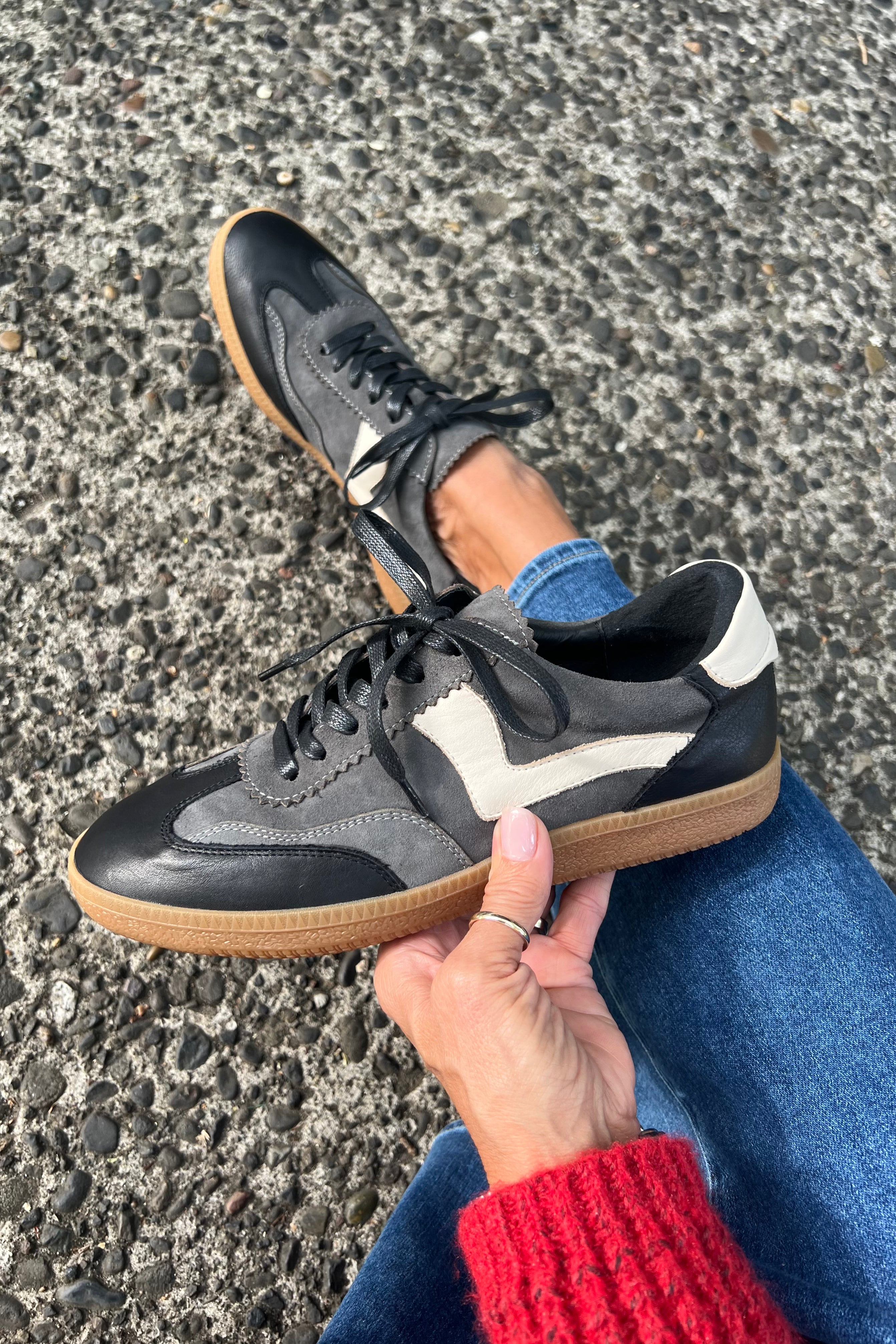 Stevie Sneaker