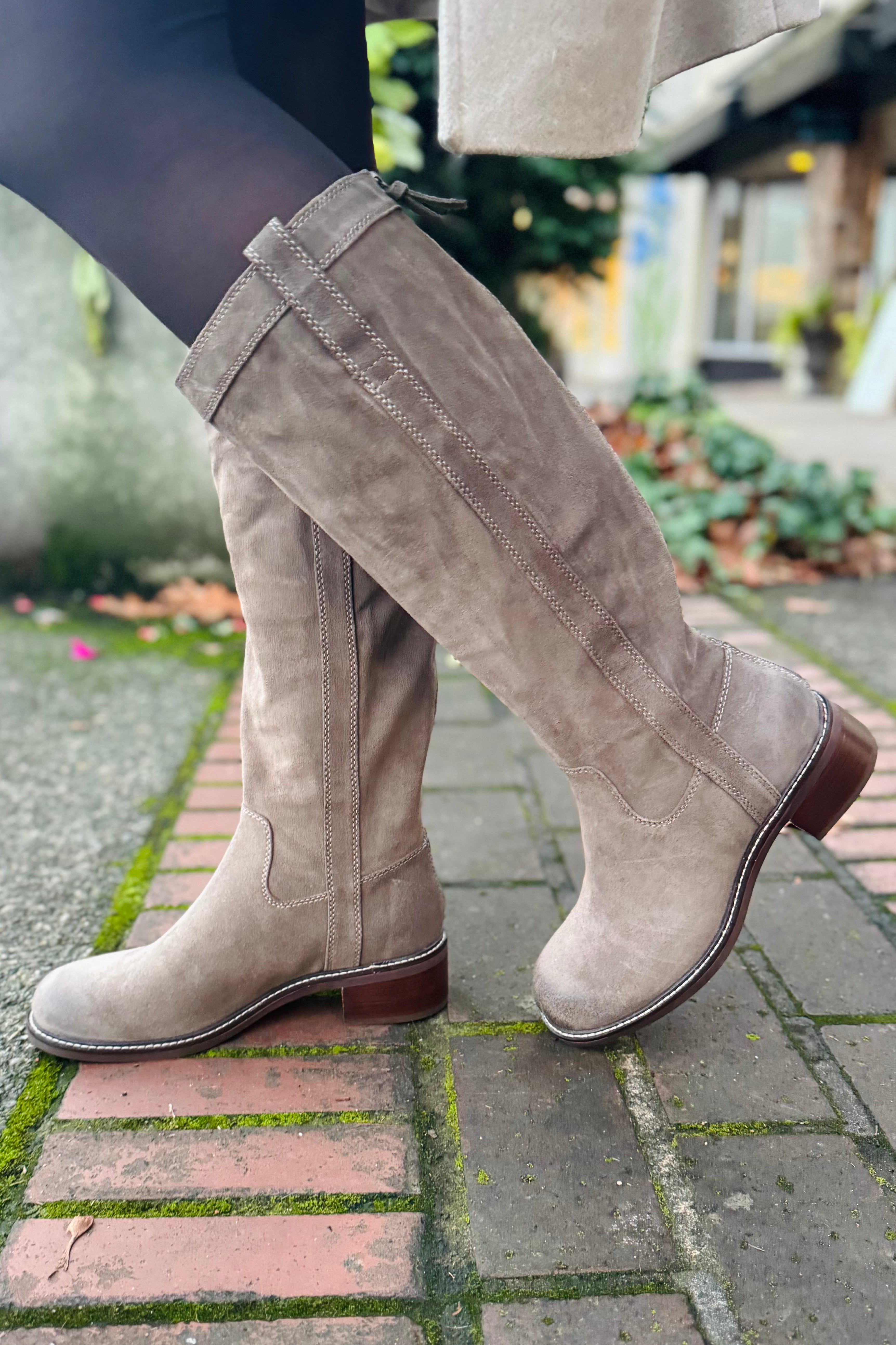 These gorgeous Italian leather boots are designed to move you effortlessly through wet, drizzly weather in style. Designed in sophisticated neutral waterproof leathers, our Taryn classic tall boots are a chic and effortless go-to when you have places to go and no time to worry about the rain.