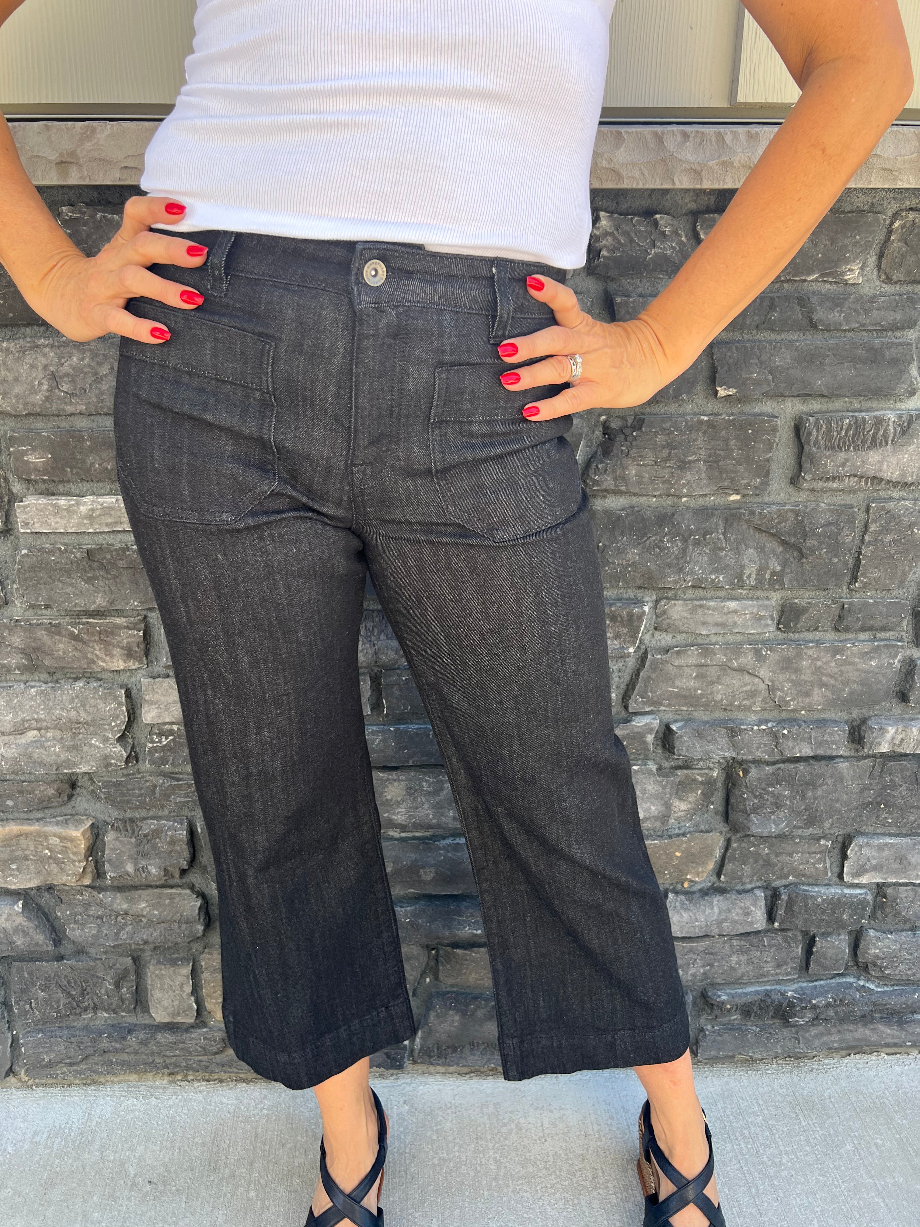 Effortlessly flaunt a dynamic look with the sophisticated wide legged Sanctuary™ The Marine pants. With a standard-rise fit, these pants boast a zip-fly and button closure, as well as front and back patch pockets for added functionality.
