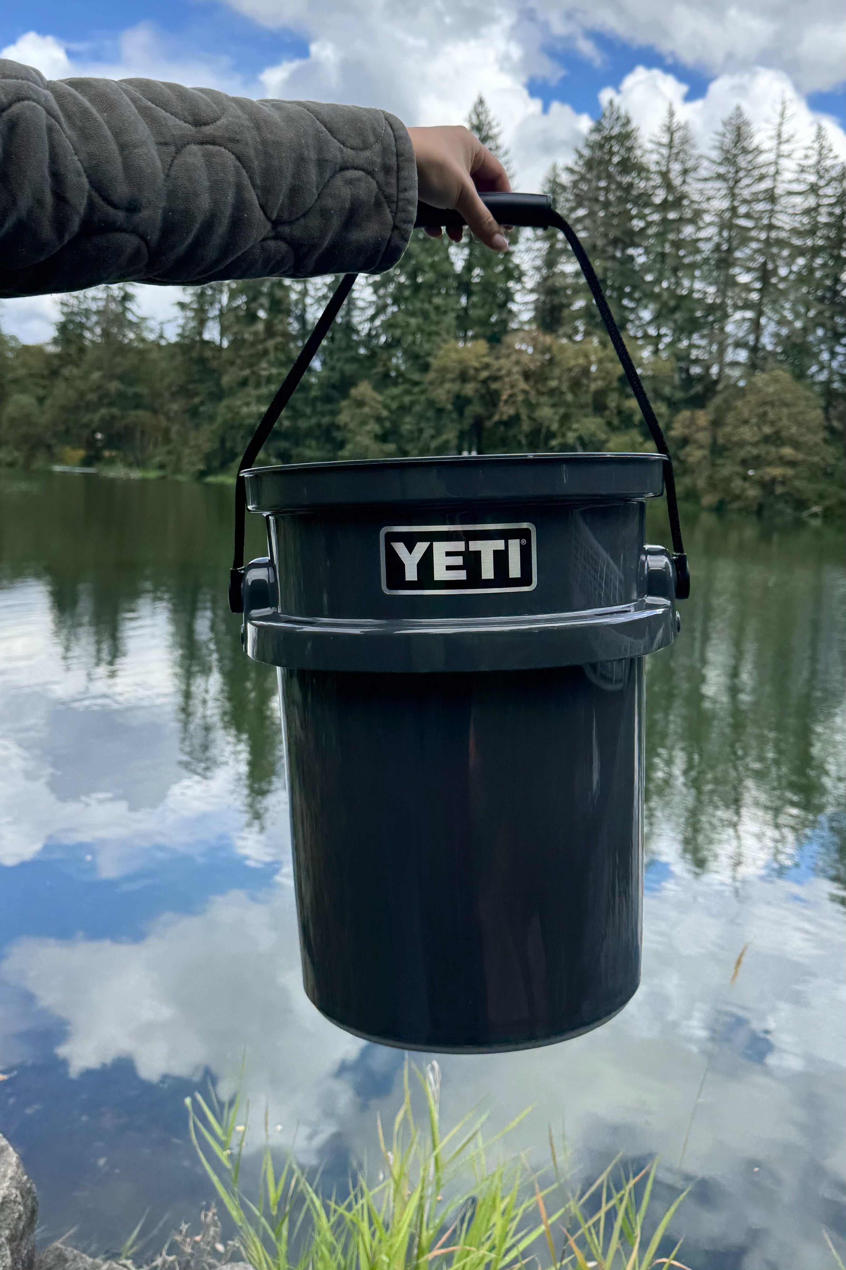 YETI Loadout 5-Gallon Bucket - Charcoal