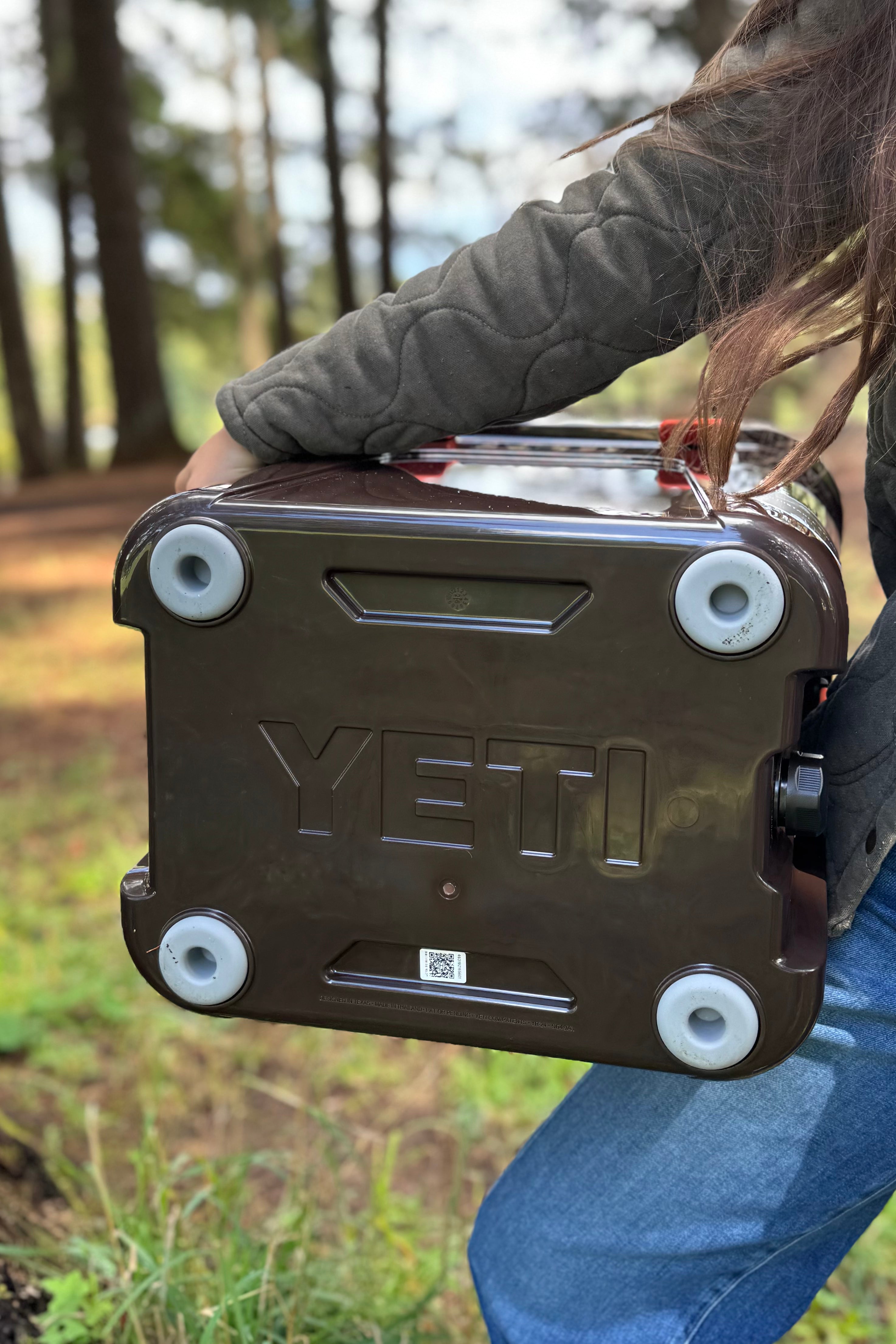 YETI Roadie 24 2.0 Hard Cooler - Wetlands Camo