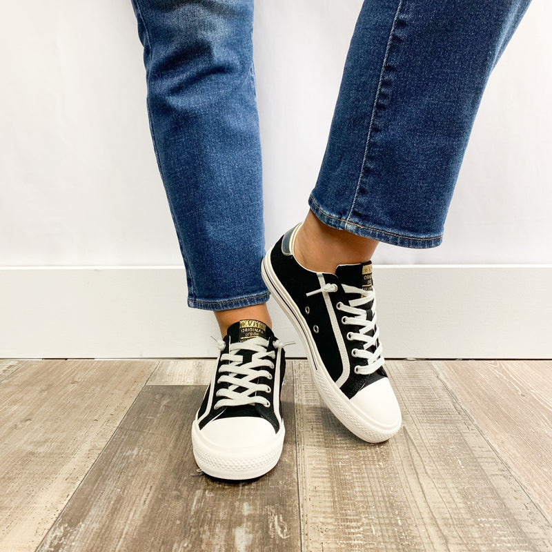 Alive Sneaker