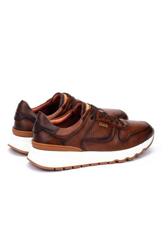 Pikolinos Aranda sneaker in Cuero leather, a comfortable, stylish men's sneaker with a light-colored sole that dresses up jeans or chinos for the office, travel and weekend outings