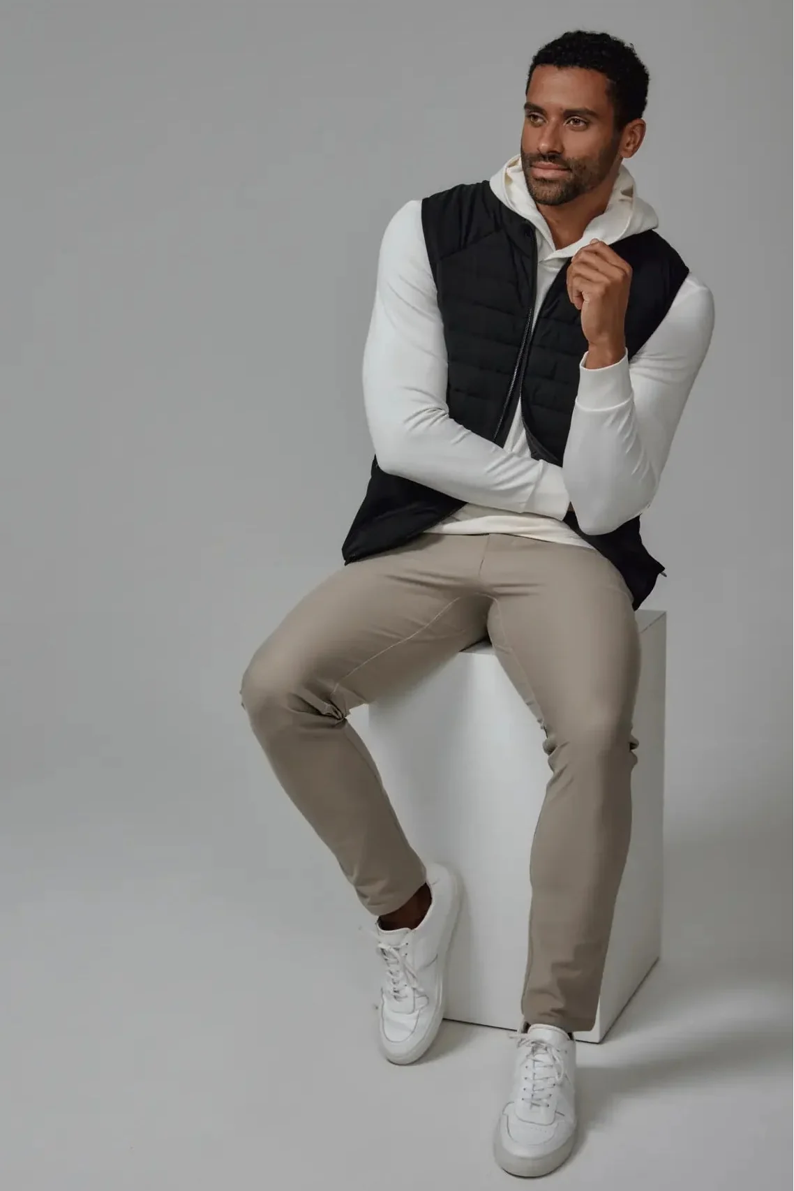 7 Diamonds Atlas vest in Black, a lightweight, easy-layering vest that adds warmth over a polo or quarter zip for golf mornings, travel days, the office and crisp fall weekends