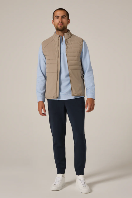 7 Diamonds Atlas vest in Clay, a lightweight, easy-layering vest that adds warmth over a polo or quarter zip for golf mornings, travel days, the office and crisp fall weekends