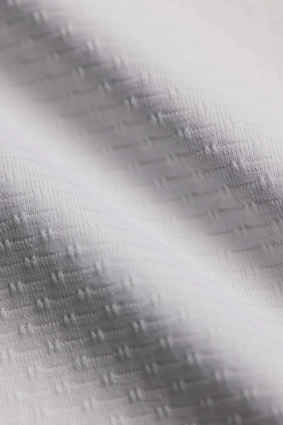 7 Diamonds Azores shirt in Fog, a light, airy 4-way stretch short sleeve button-up that keeps you cool and sharp on the golf course, at summer barbecues, on vacation and at the office