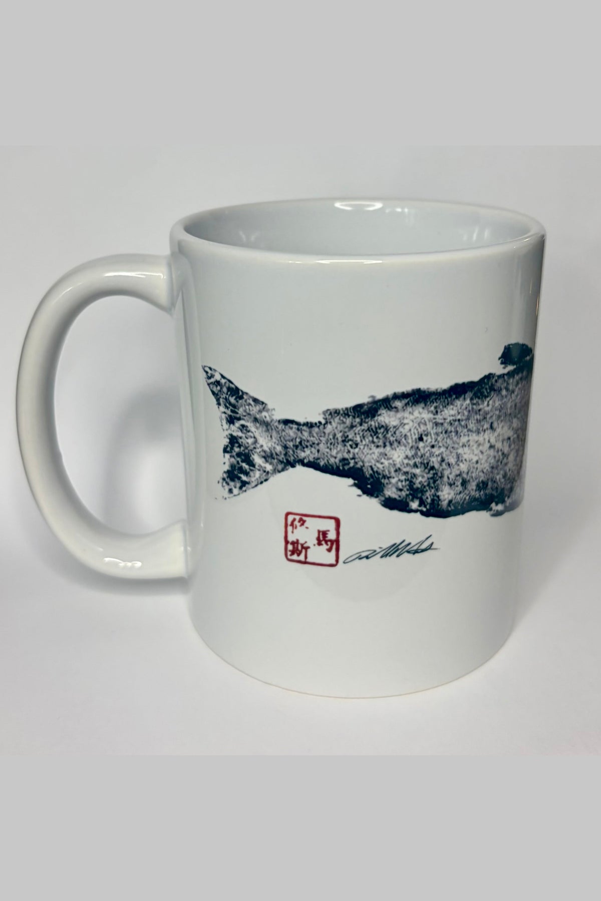 Bigfoot Mountain Outfitters Chinook On The Hunt Gyotaku coffee mug featuring Bill Matthews' King Salmon fish rubbing art, a great gift for anglers and Pacific Northwest fishing lovers to enjoy morning coffee at home, the office or the cabin