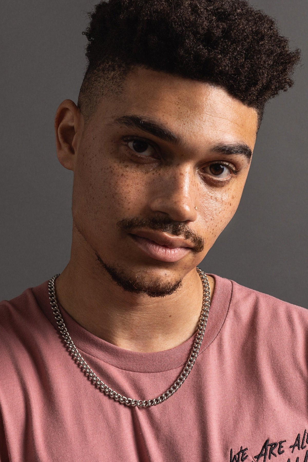 We Are All Smith 7mm Curb Style Link Chain on a model, a sweatproof men's chain for everyday wear, nights out and the gym