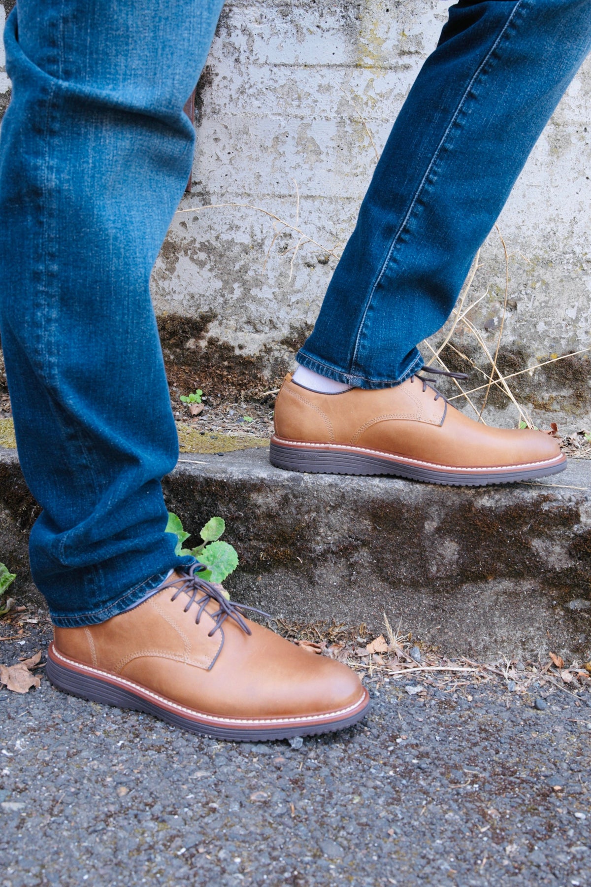 Johnston & Murphy Upton Plain Toe - Tan in Tan Oiled Full Grain, a comfortable, versatile shoe for the office, travel days, dinners out and weekends