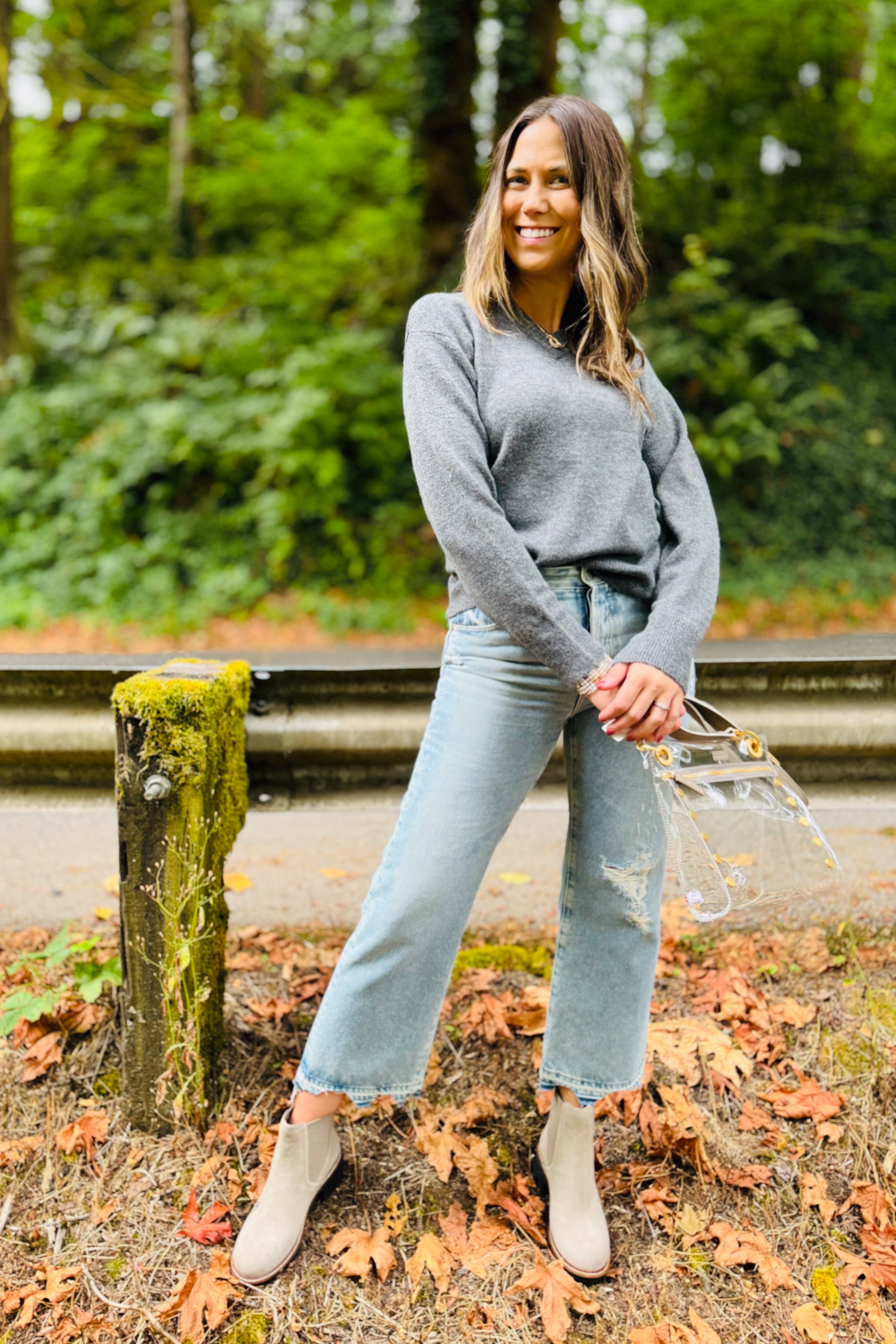 Wes Fitted V-Neck Sweater In Charcoal