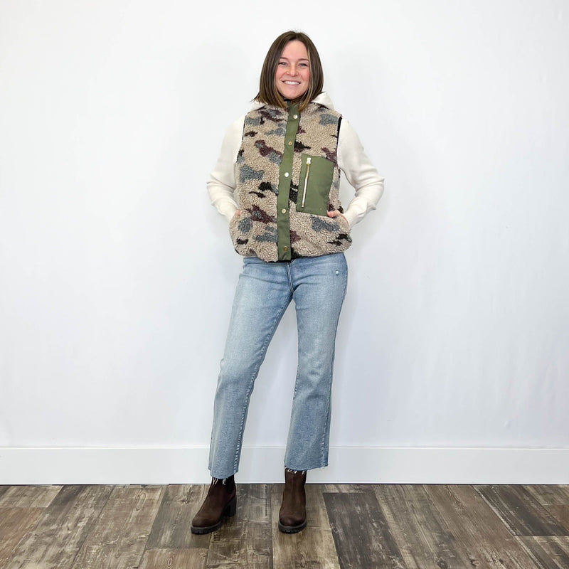 Dylan - Cozy Camo Vest - Arktana - Jackets