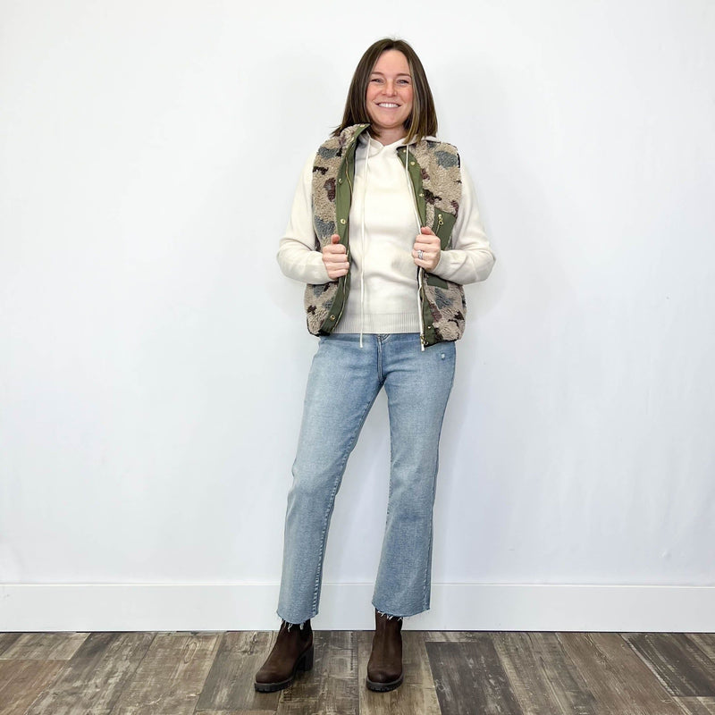 Dylan - Cozy Camo Vest - Arktana - Jackets